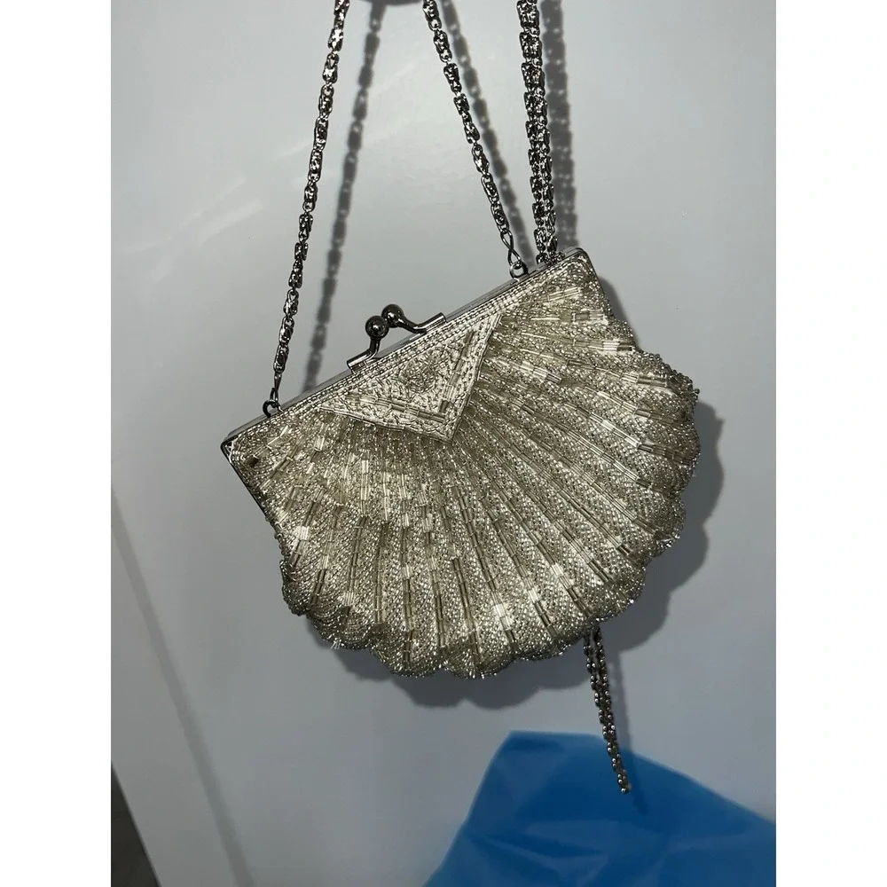 #43 La Regale Silver Glass  Beaded  Clamshell Crossbody Purse With A Chain Strap